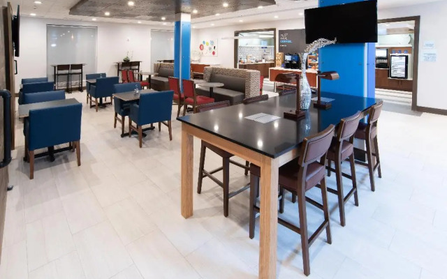 Holiday Inn Express & Suites North Battleford by IHG