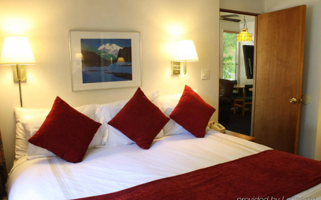 St. Moritz Lodge & Condominiums