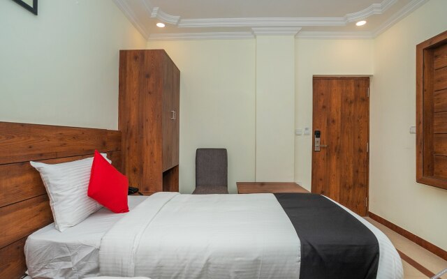 Capital O 13184 Savi International