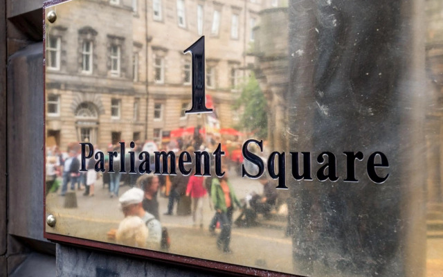 Parliament Sq (apt 10 ) Royal Mile