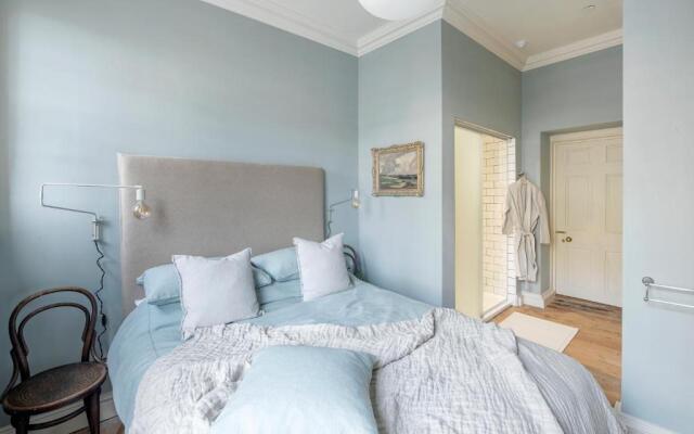 Superior Stays - Rosewell House