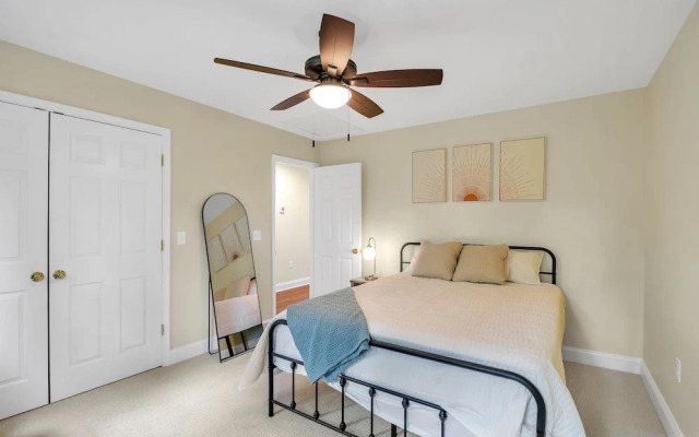 Woodhaven: Your Serene Countryside Escape 5 Bedroom Farmhouse by RedAwning