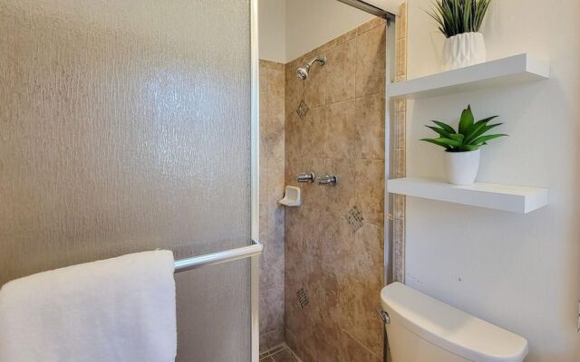 NEW Retro Relaxation in Stylish Rockledge Oasis