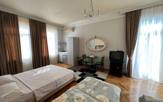 Kemeni Guest House