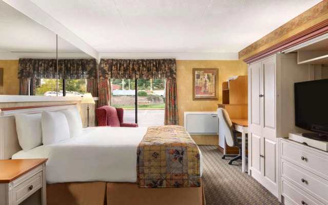 Travelodge by Wyndham Owen Sound