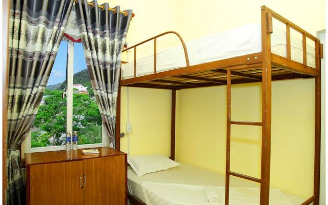 Hoan Chau Homestay - Hostel