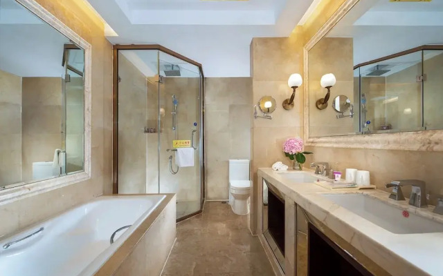 Fuqinglong Huatian Holiday Hotel