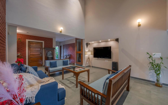 SaffronStays Red Brick House, Panchgani - rustic villa with huge lawn and terrace