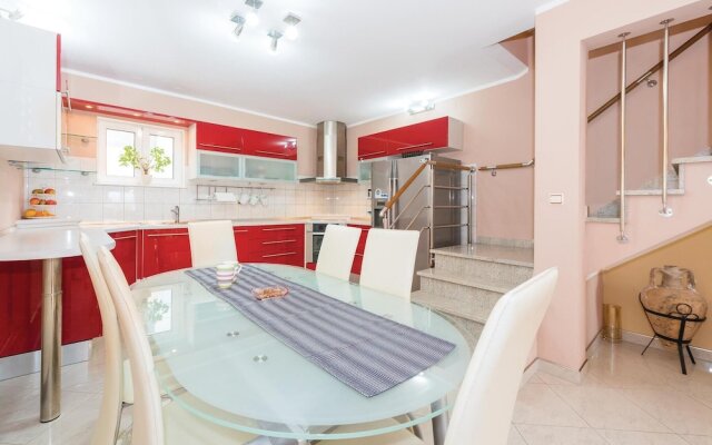 Beautiful Home in Sibenik With Wifi and 3 Bedrooms