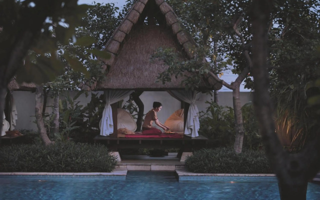 The Ritz-Carlton Jakarta, Mega Kuningan