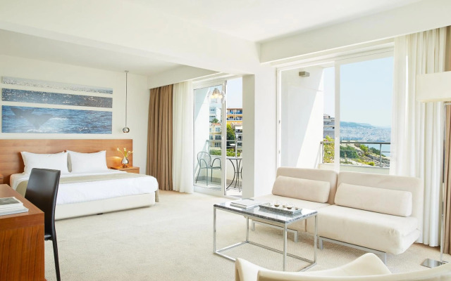 Lucy Hotel