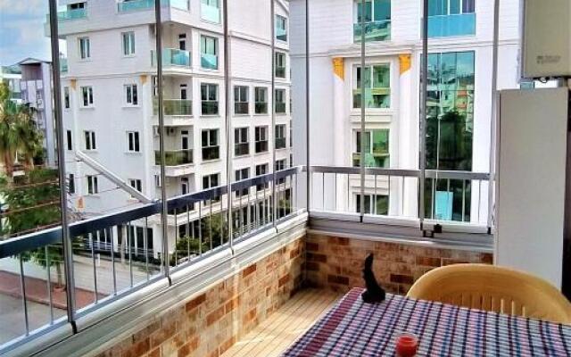 Flat Close to Beach With Balcony in Konyaalti