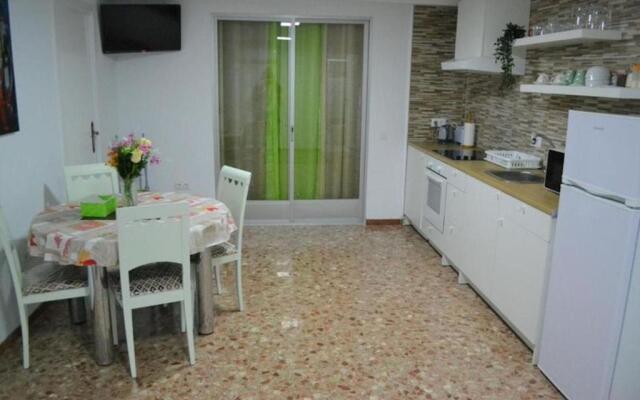 1 Bedroom Apartment With Gallery Balcony Free Netflix, air Conditioning