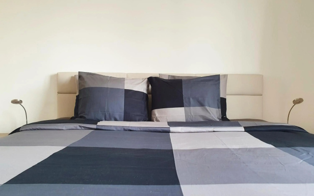Near Lake Spacious & Furnished Beautiful Apartment