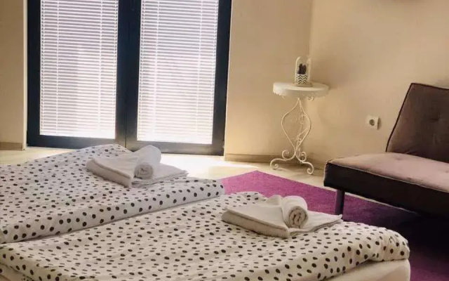 Hotel Play