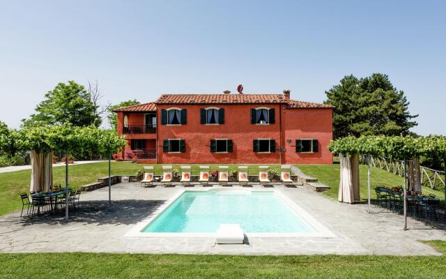 Luxurious Villa in Tredozio with Swimming Pool