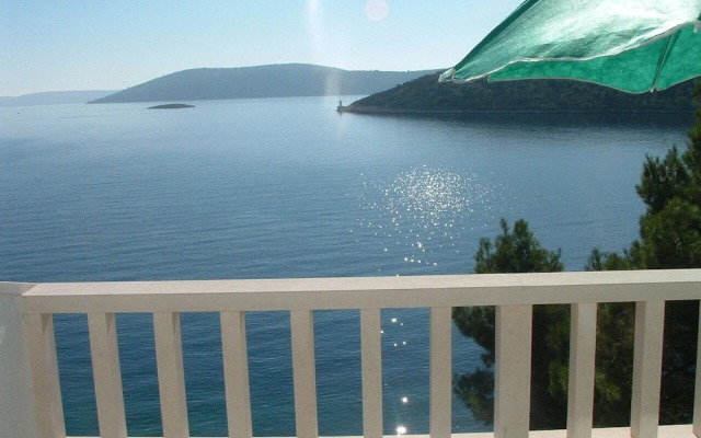 Tonka - 10 m From Beach - A6