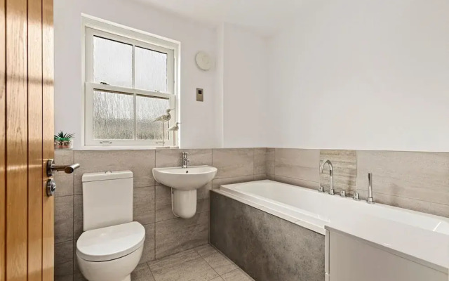 Maes-y-berllan - Close to Village and Beach