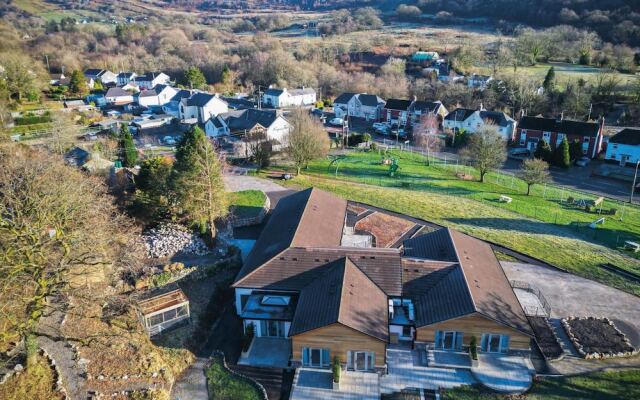 Suite 2 - Sleeping Giant Hotel - PEN Y CAE Inn