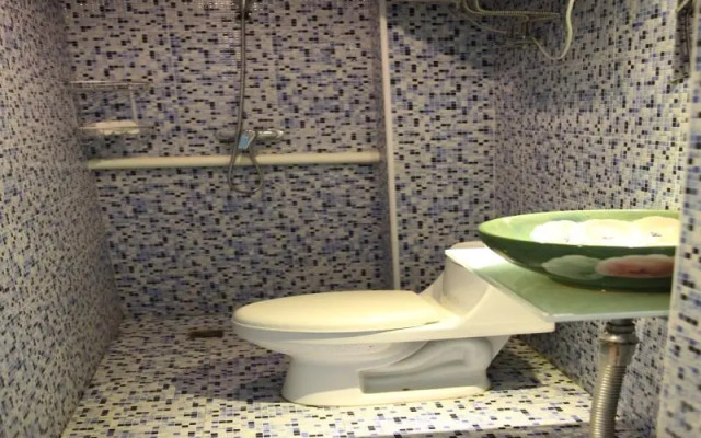 Paoju Factory Youth Hostel (Beijing Summer Palace Subway Station Branch)