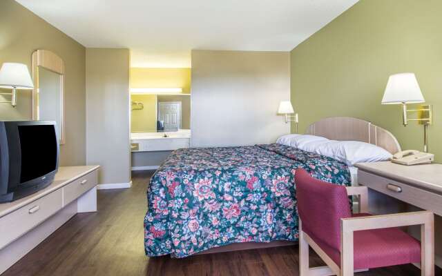 Super 8 by Wyndham Monticello