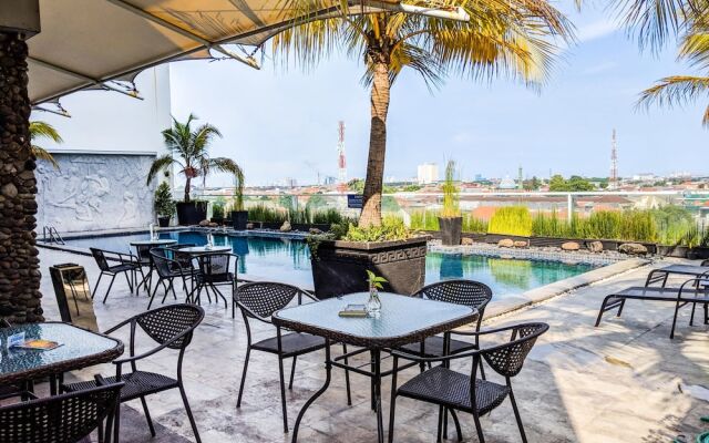 Best Choice And Homey Studio At The Square Apartment