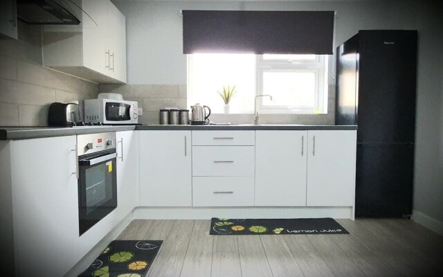 BookedUK - Stylish Apartment in Harlow