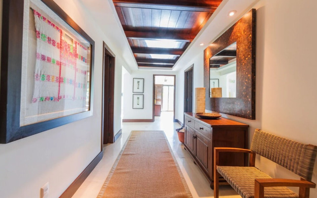 Gorgeous 4 Bedroom Condo