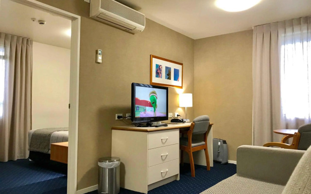 Ventura Inn & Suites Hamilton
