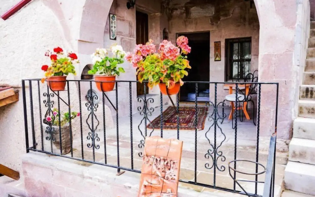 Valley Inn Cave Hotel