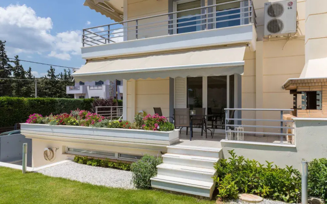 Santa Barbara lux studio in Marathonas