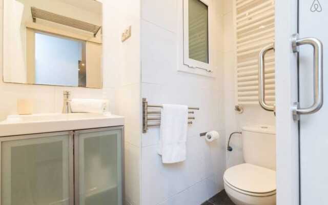 Cozy 2 Bed Apt Near Sagrada Familia