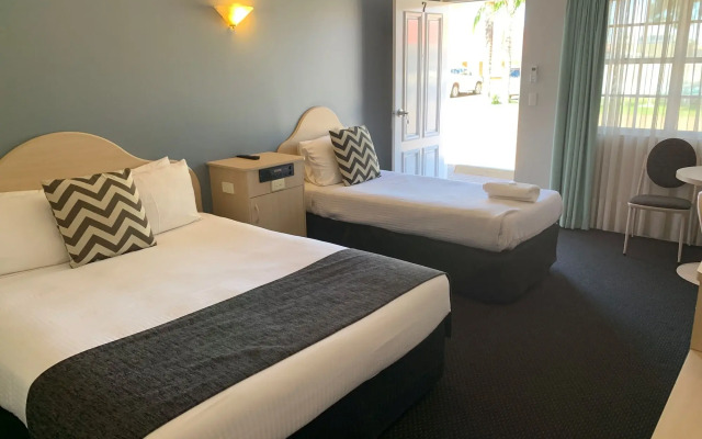 Charles Rasp Motor Inn & Cottages