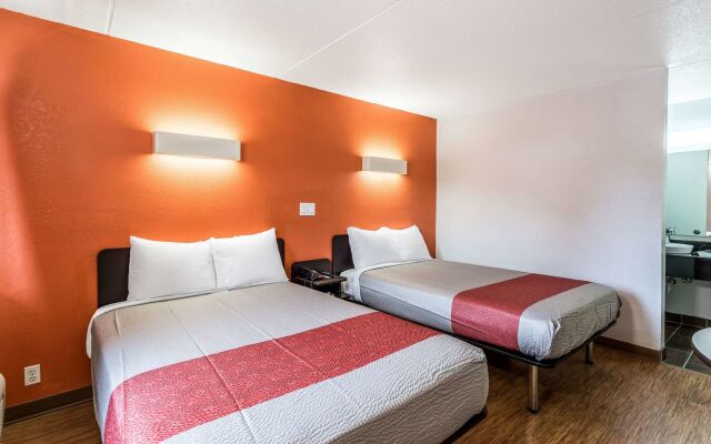 Motel 6 Evansville