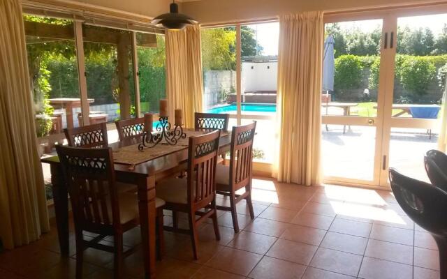 Summer Retreat - Blenheim Holiday Home