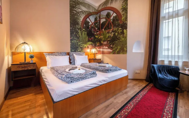 Kristal Hotel