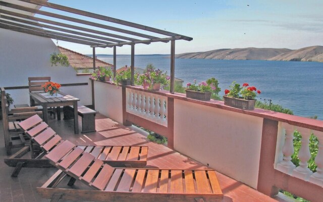 Awesome Apartment in Miskovici With 4 Bedrooms