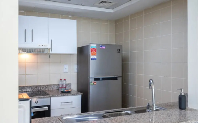 Refined 1BR Retreat in The Point Tower - Marina