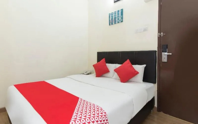 OYO 445 Charisma Hotel