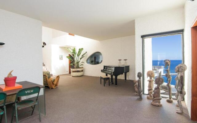 Exclusive Design Villa : 1080 m2, oceanfront, 2 swimming pools.