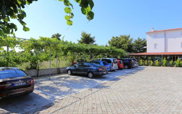 Lias - With Restaurant - SA3