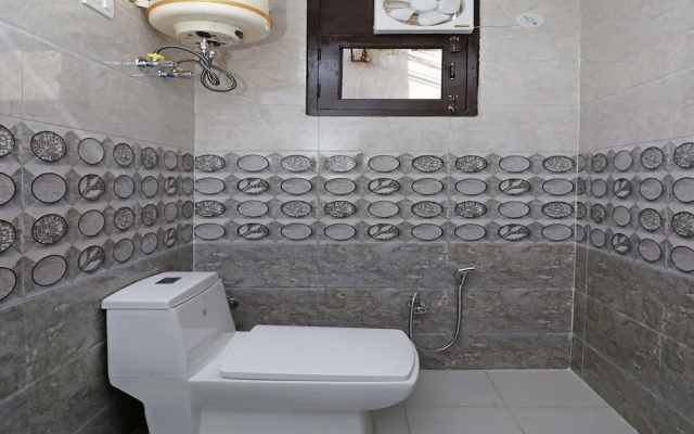 OYO 12738 Hotel Diamond