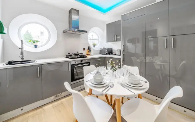 Ragan Court Apartments in Aldershot