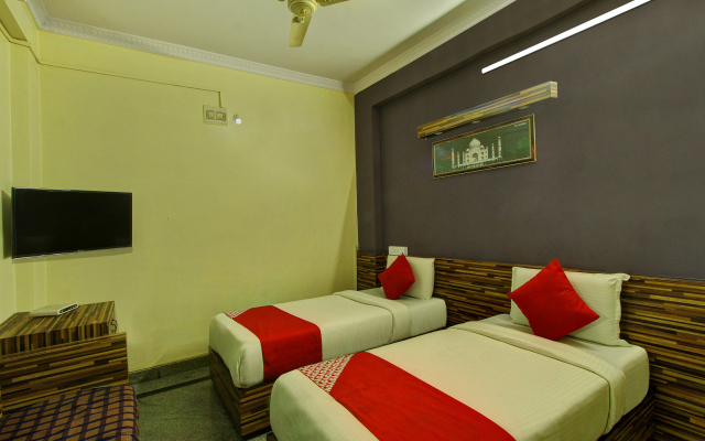 OYO 10321 Century Residency