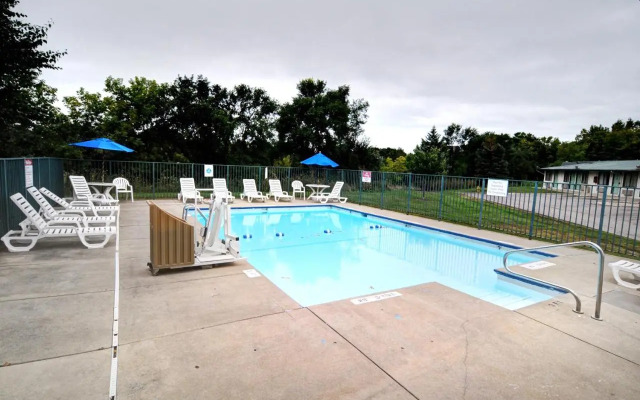 Motel 6 Flint