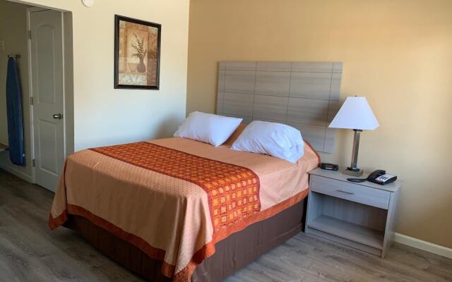 Redwood Inn