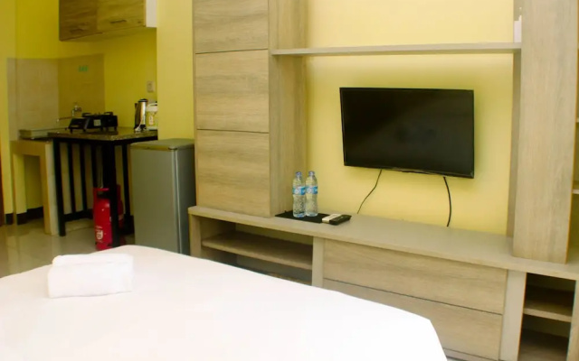 Warm And Homey Studio Room At Maple Park Sunter Apartment