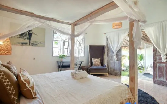 Affordable 4BR Villa | Seminyak-Canggu Border – Guest Rooms – Kerobokan Kelod