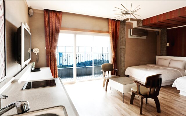 Zenith Hotel