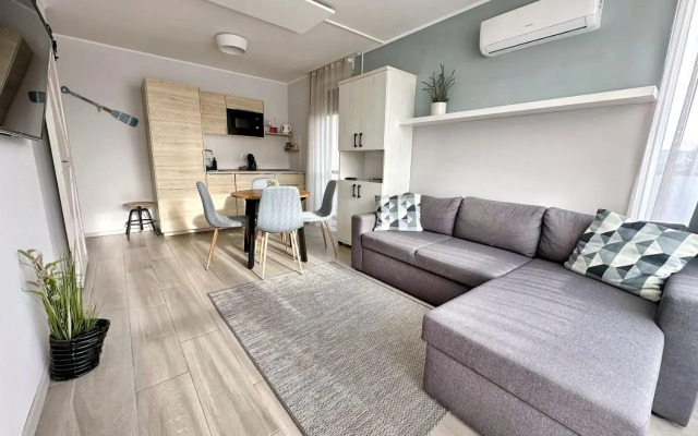 Marina Apartment by Dora